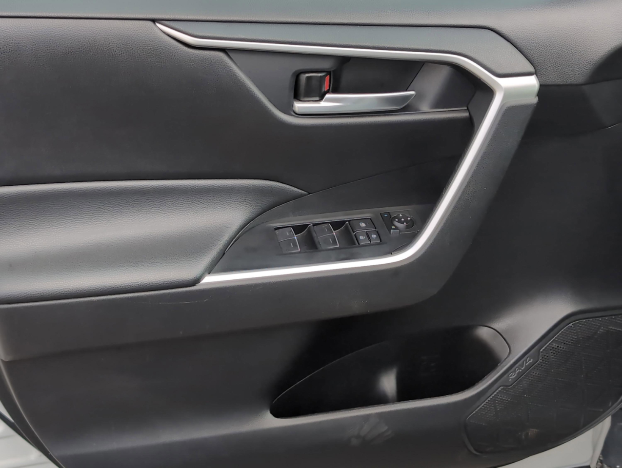 Toyota RAV4 XLE 2024