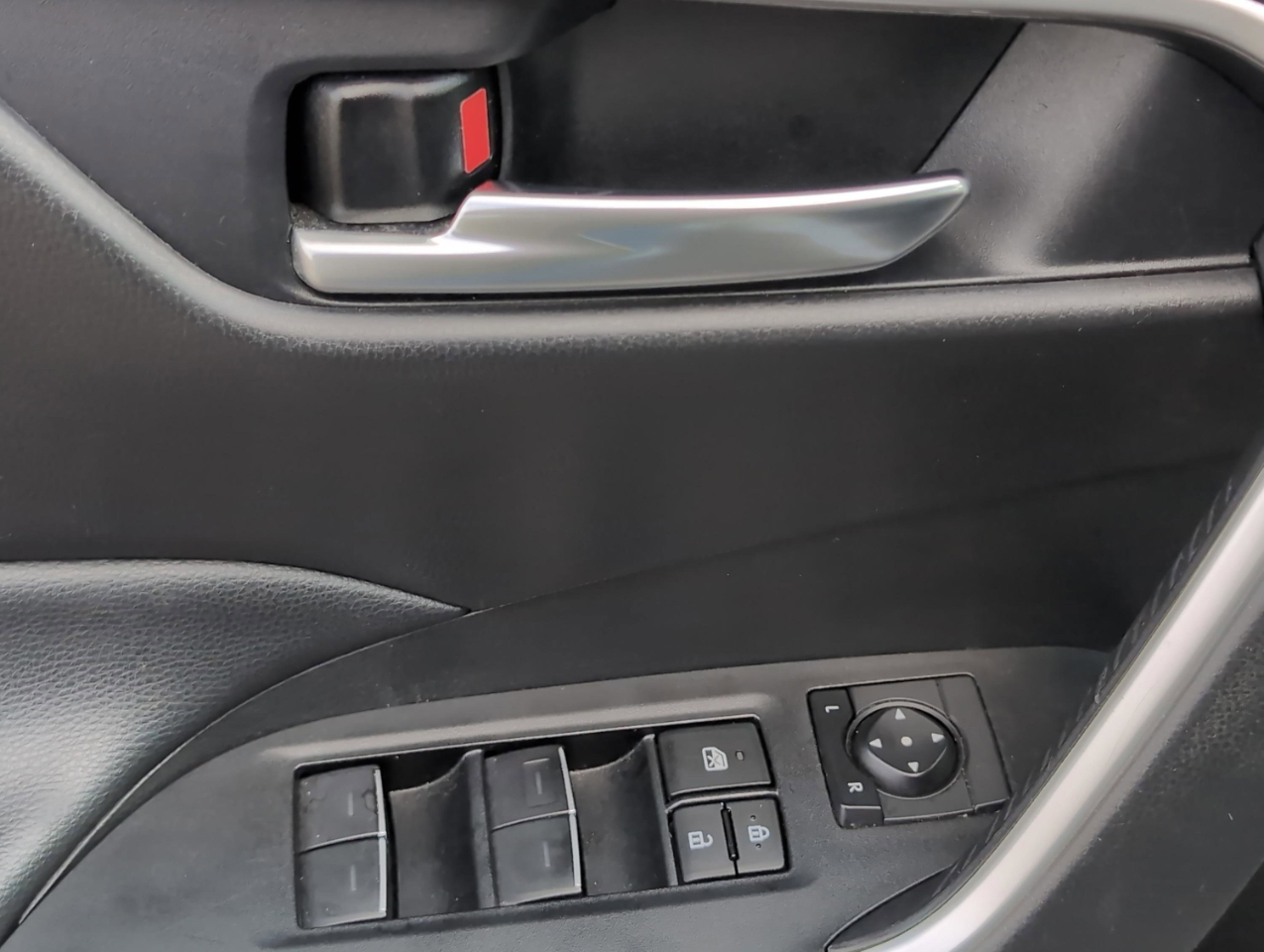 Toyota RAV4 XLE 2024