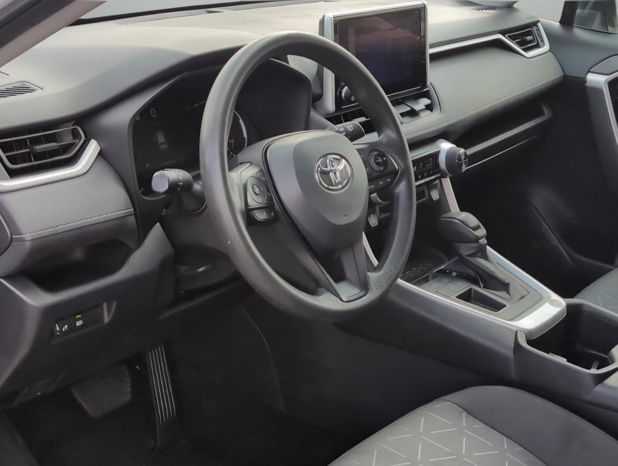 Toyota RAV4 XLE 2024