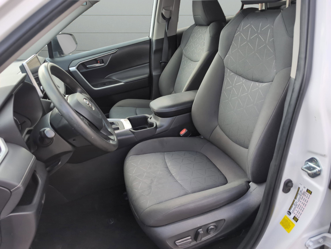 Toyota RAV4 XLE 2024