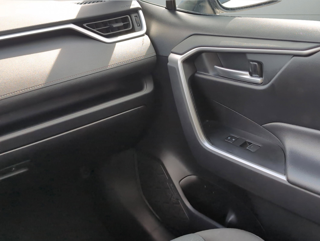 Toyota RAV4 XLE 2024