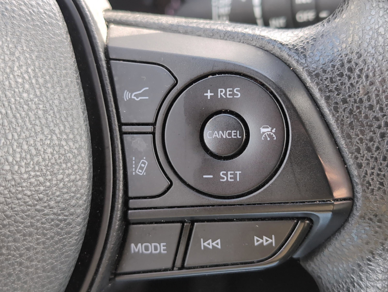 Toyota RAV4 XLE 2024