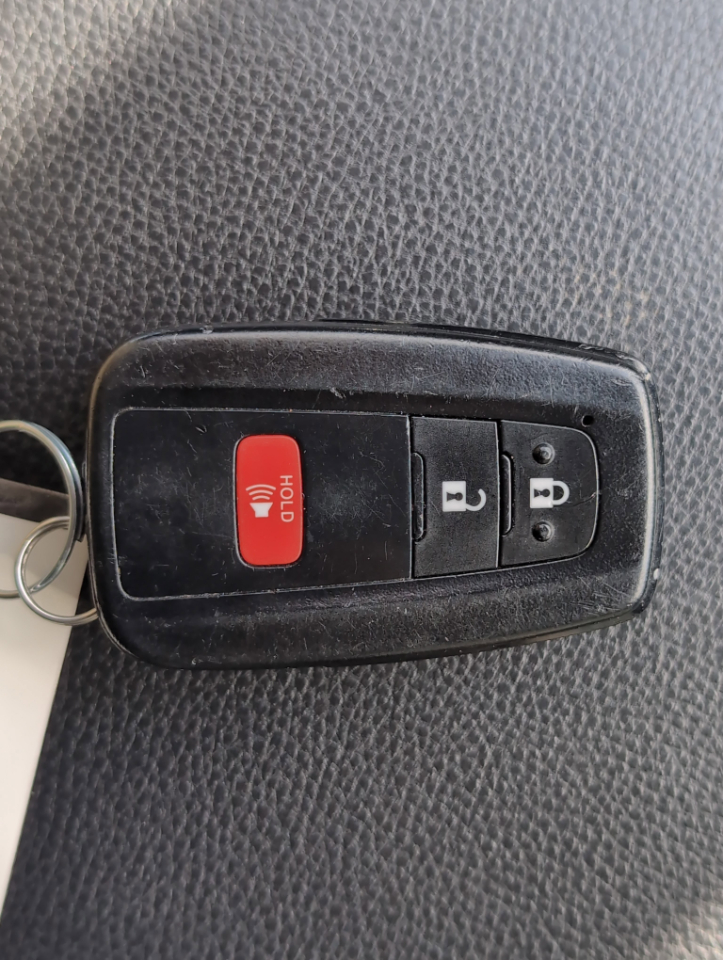 Toyota RAV4 XLE 2024