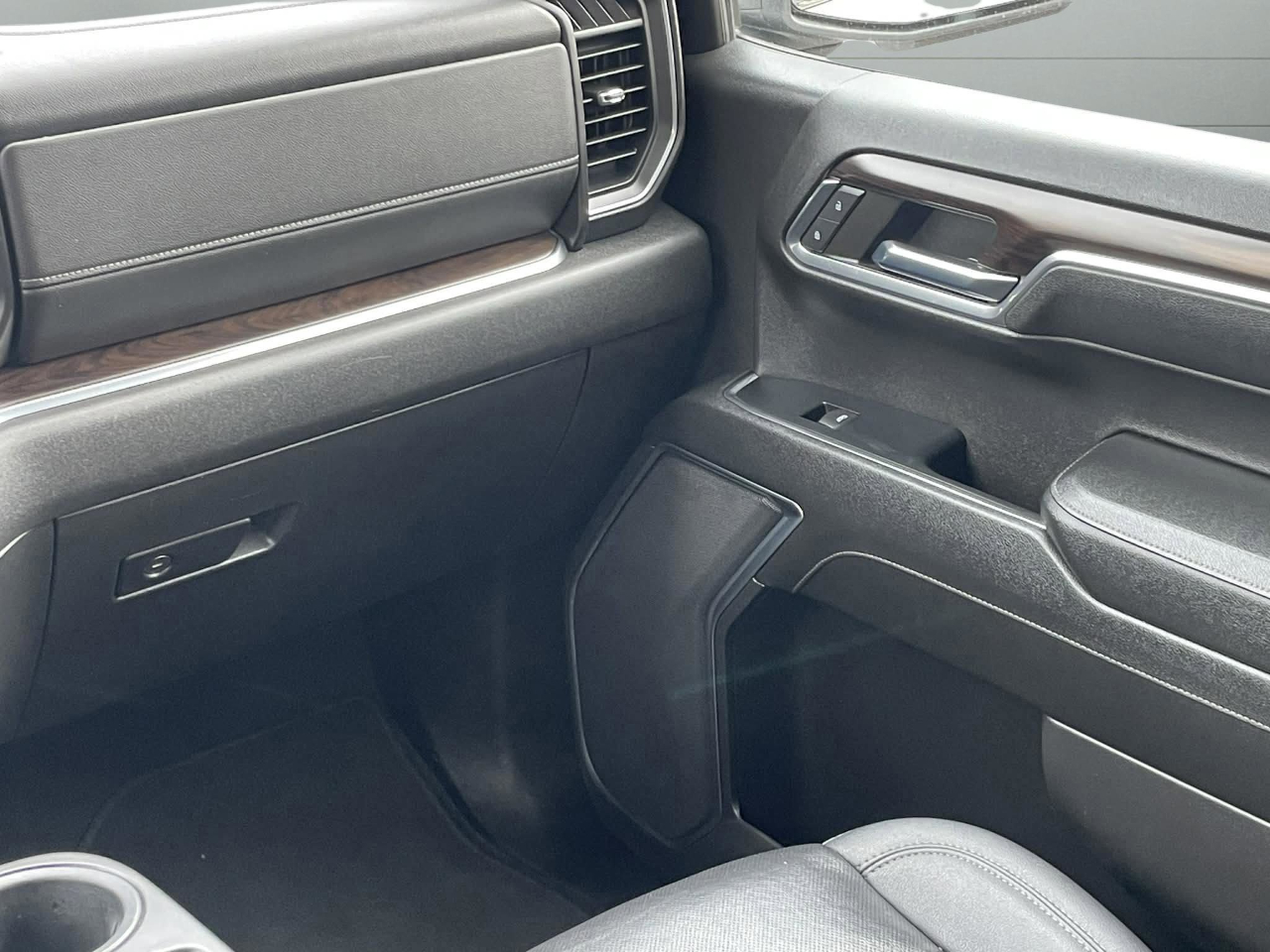 GMC Sierra 1500 SLT Crew Cab 2WD 2024