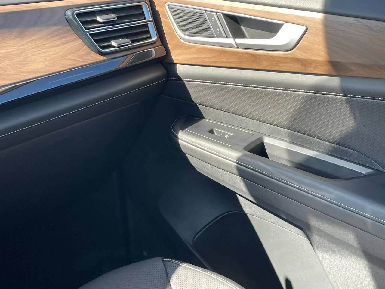 Volkswagen Atlas SE w/Technology 2025