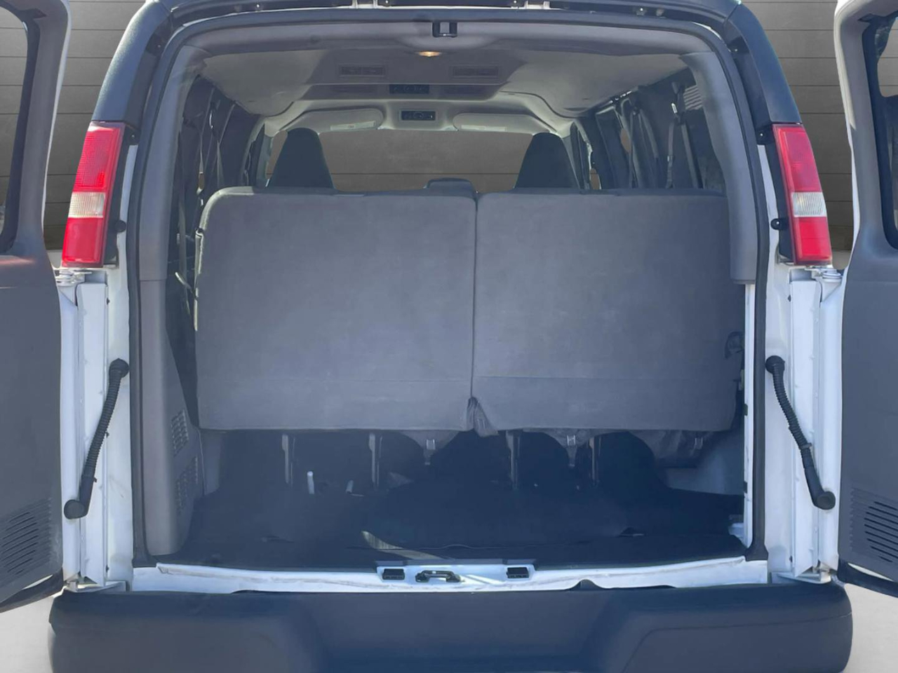 Chevrolet Express LS 2500 2016