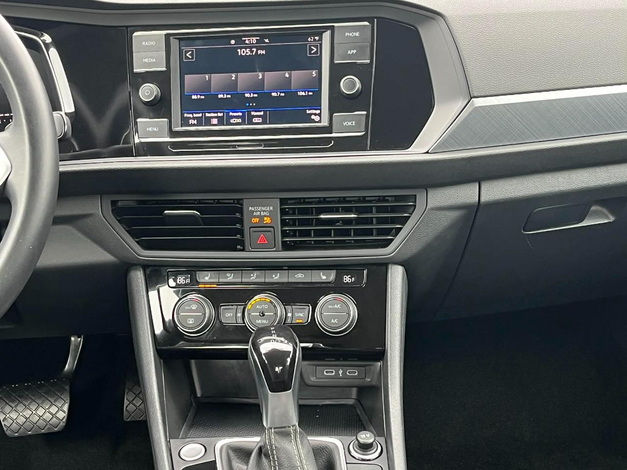 Volkswagen Jetta SE 2024