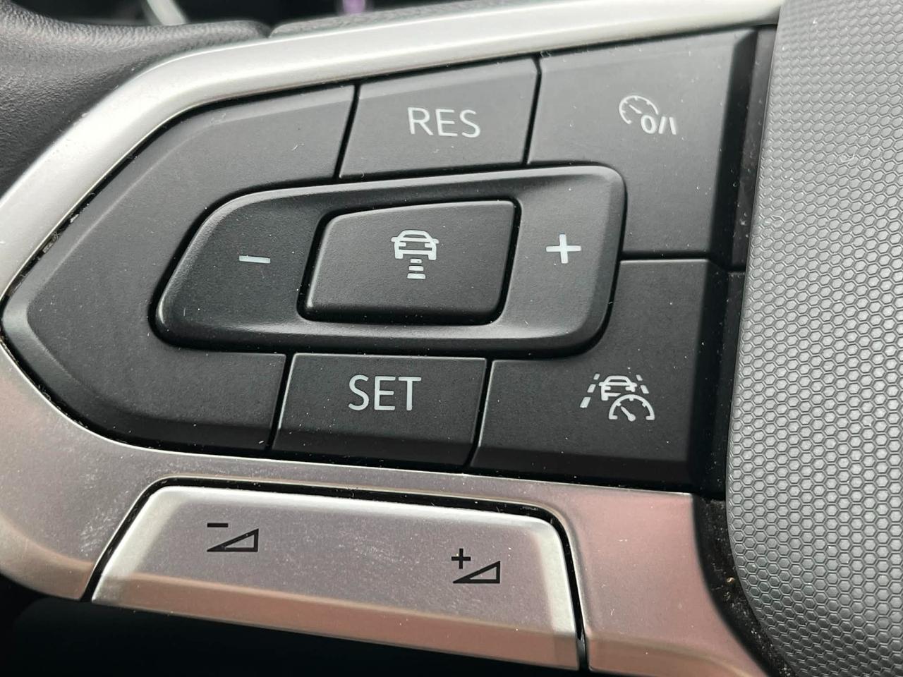 Volkswagen Jetta SE 2024