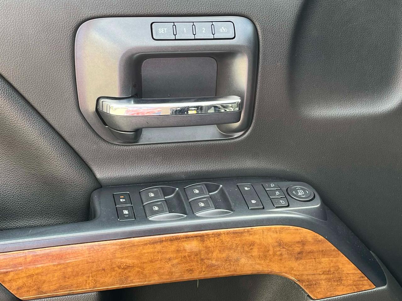 Chevrolet Silverado 1500 High Country Crew Cab Short Box 4WD 2018