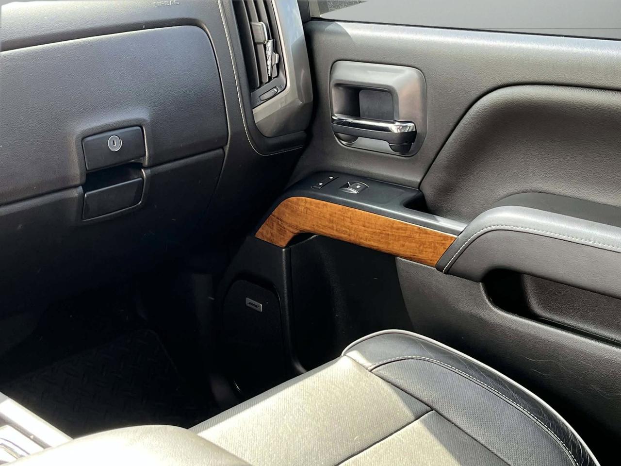 Chevrolet Silverado 1500 High Country Crew Cab Short Box 4WD 2018