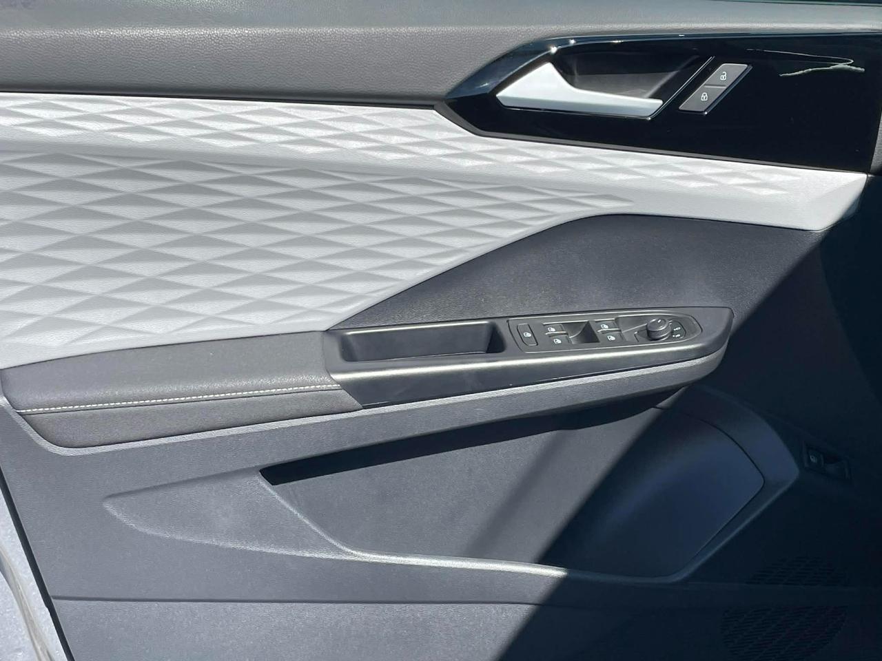 Volkswagen Taos S 2024