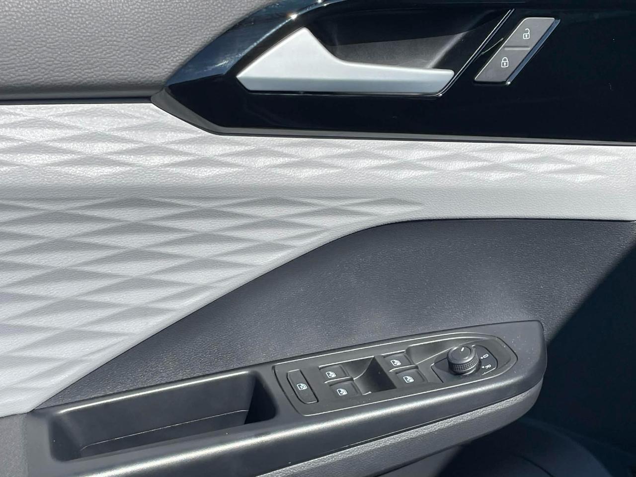 Volkswagen Taos S 2024