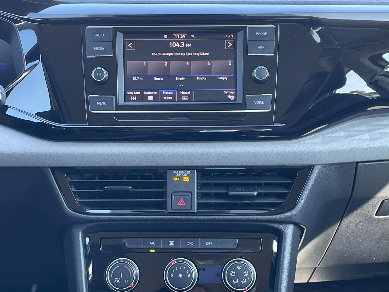 Volkswagen Taos S 2024