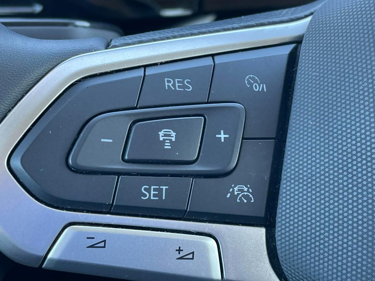 Volkswagen Taos S 2024