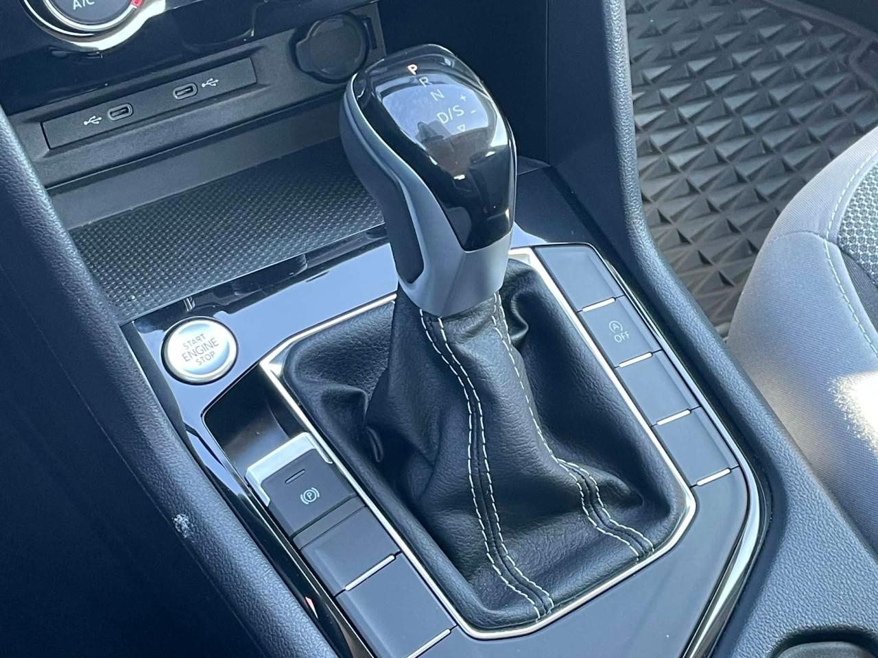 Volkswagen Taos S 2024