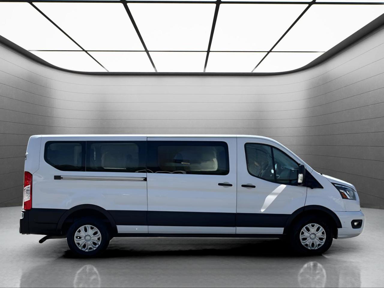 Ford Transit 350 Wagon Low Roof XL w/Sliding Pass. 148-in. WB 2023