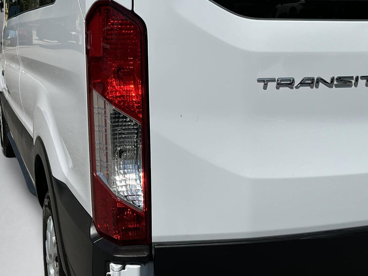 Ford Transit 350 Wagon Low Roof XL w/Sliding Pass. 148-in. WB 2023