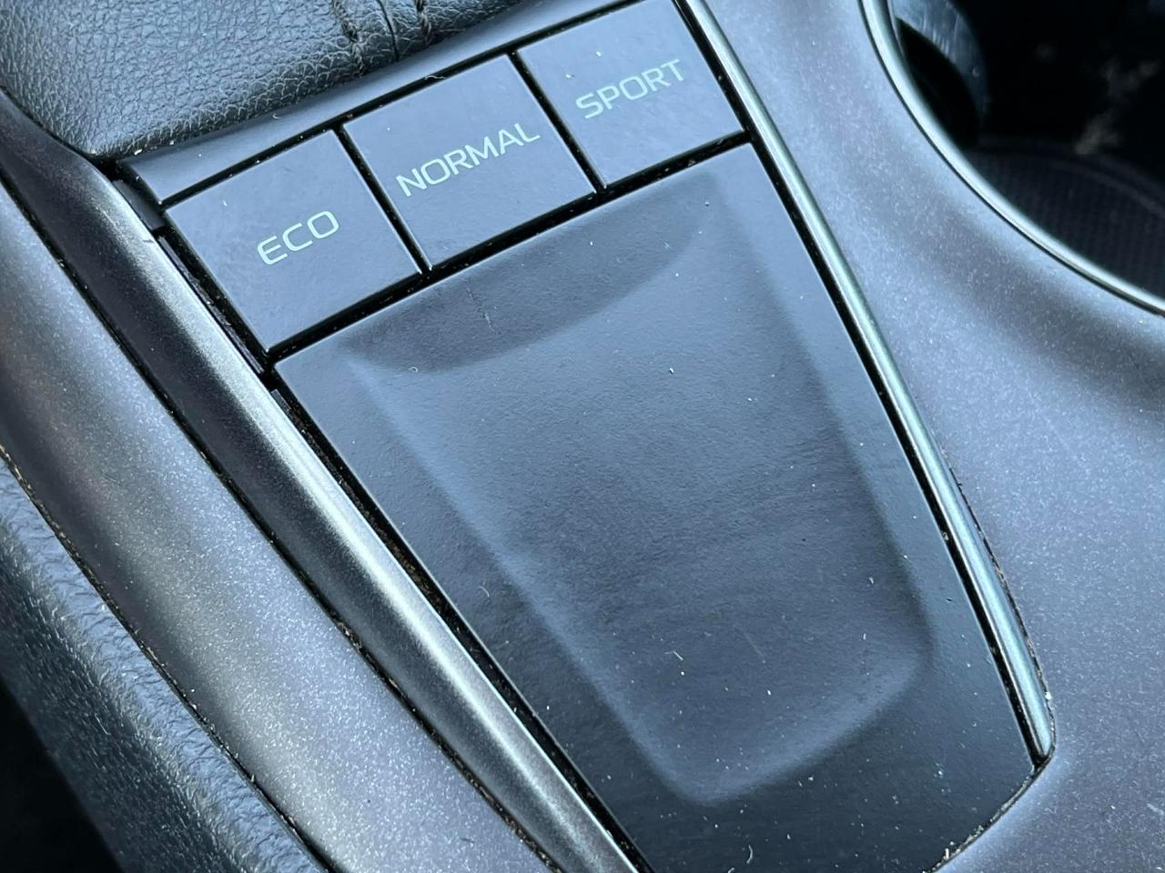 Toyota Camry SE 2024