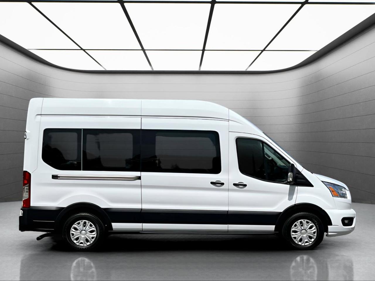 Ford Transit 350 Wagon High Roof XL w/Sliding Pass. 148-in. WB 2022