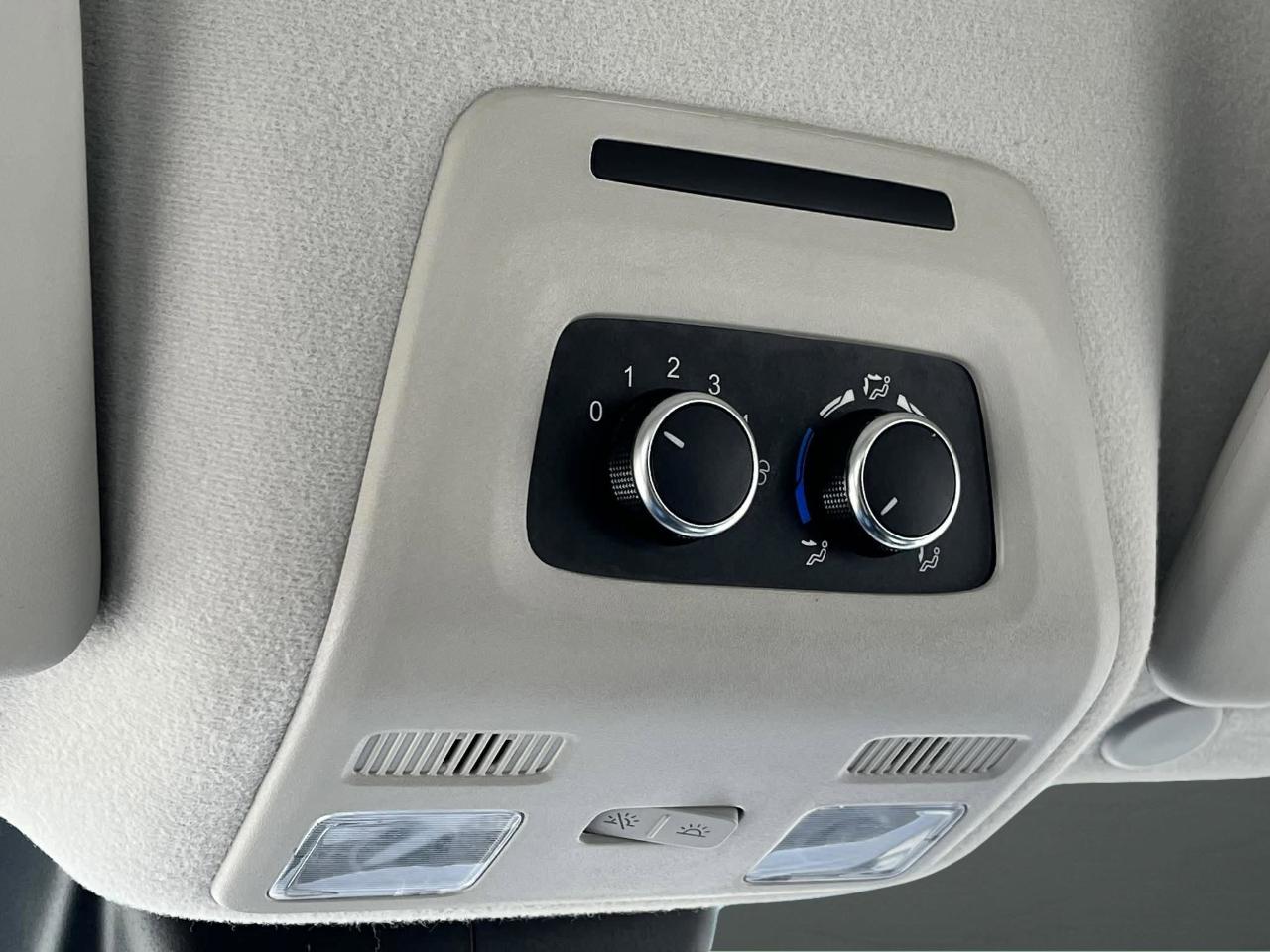 Ford Transit 350 Wagon High Roof XL w/Sliding Pass. 148-in. WB 2022