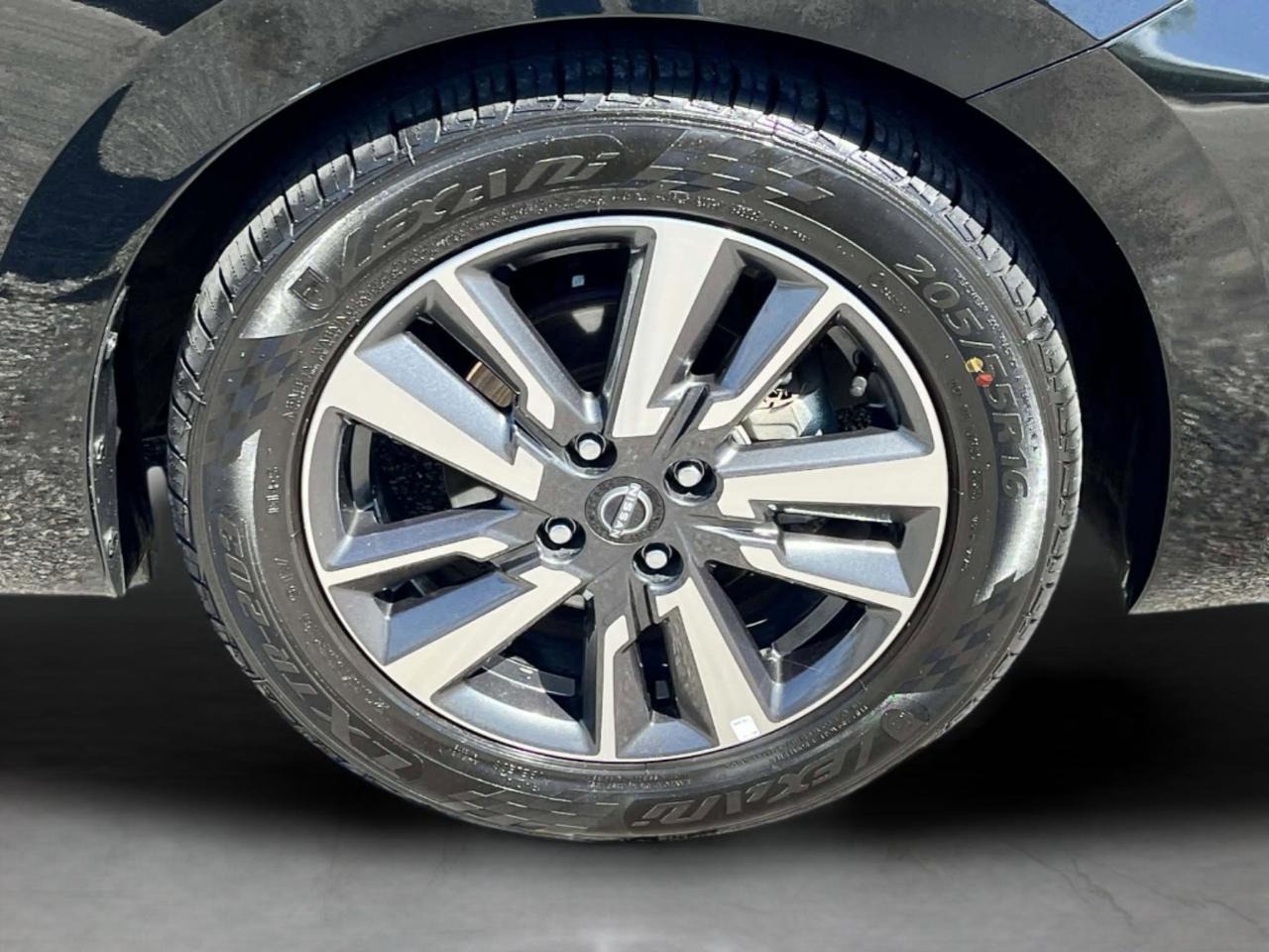 Nissan Versa SV 2024