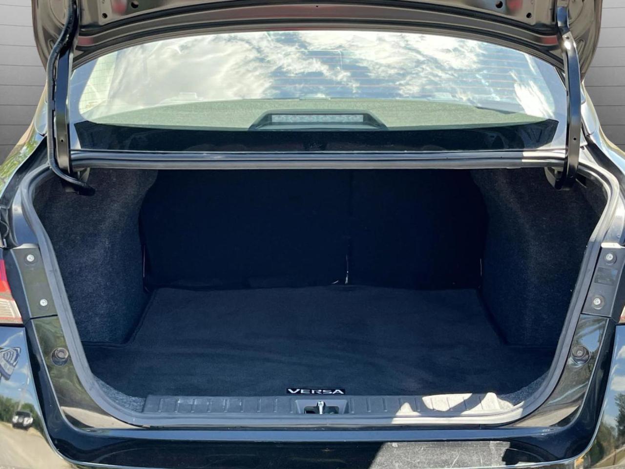 Nissan Versa SV 2024