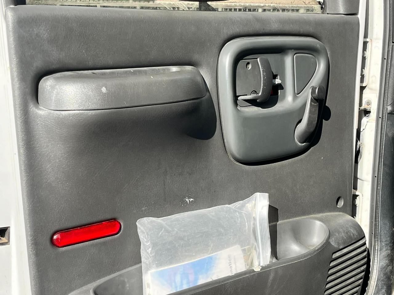 Chevrolet C5V042 Base 2004