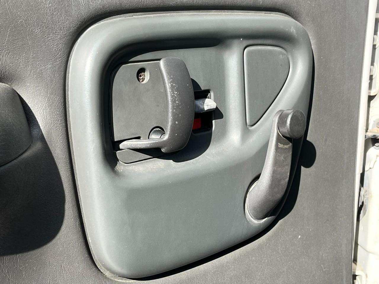 Chevrolet C5V042 Base 2004
