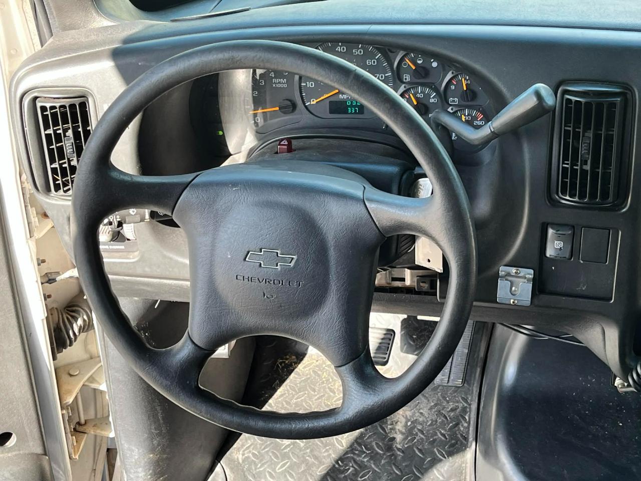 Chevrolet C5V042 Base 2004