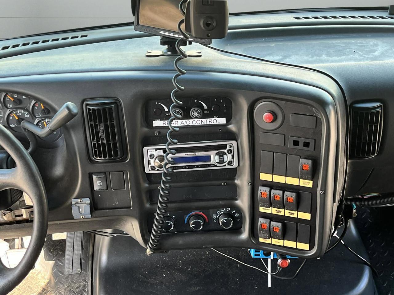 Chevrolet C5V042 Base 2004