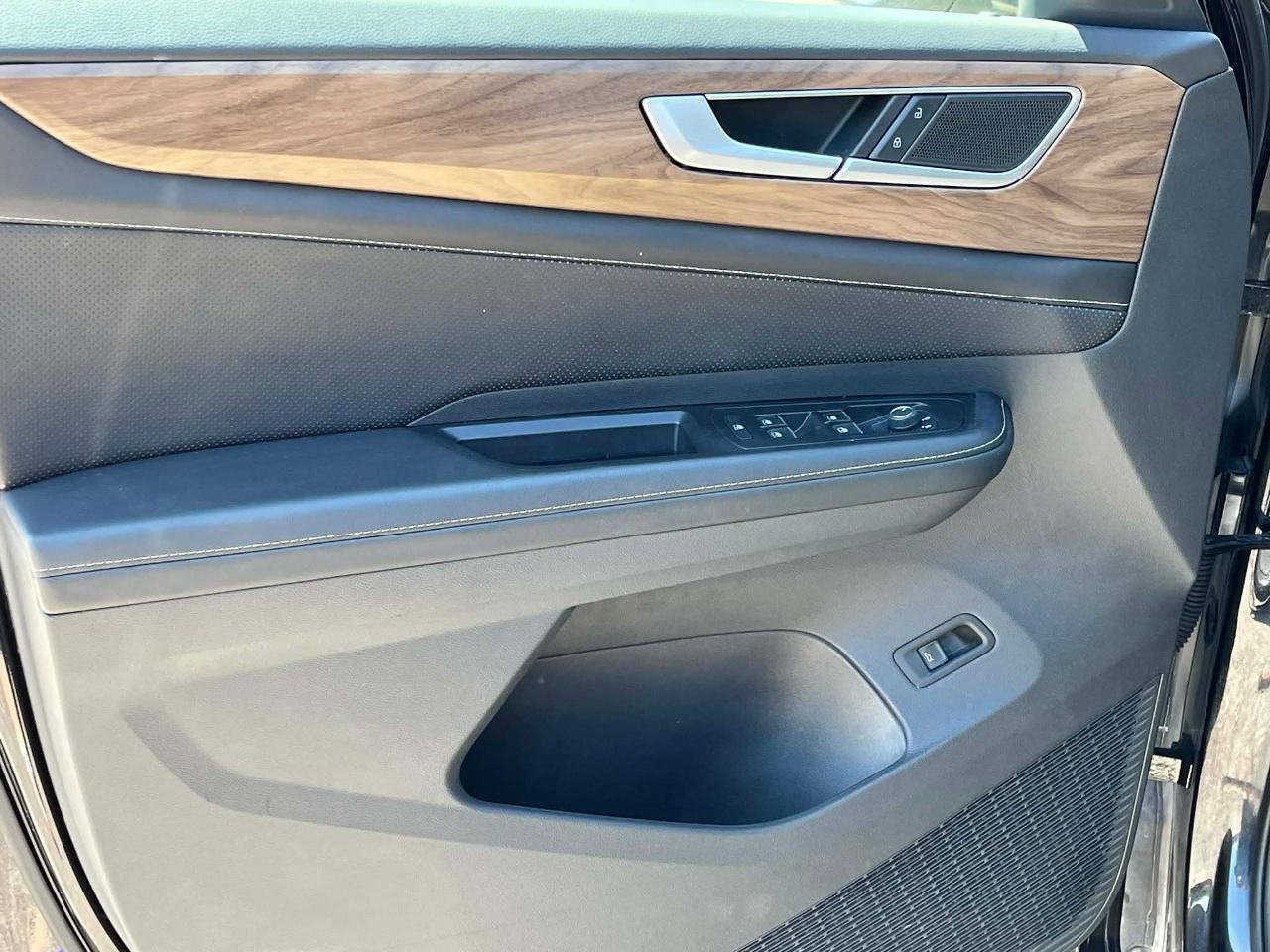 Volkswagen Atlas SE w/Technology 2025