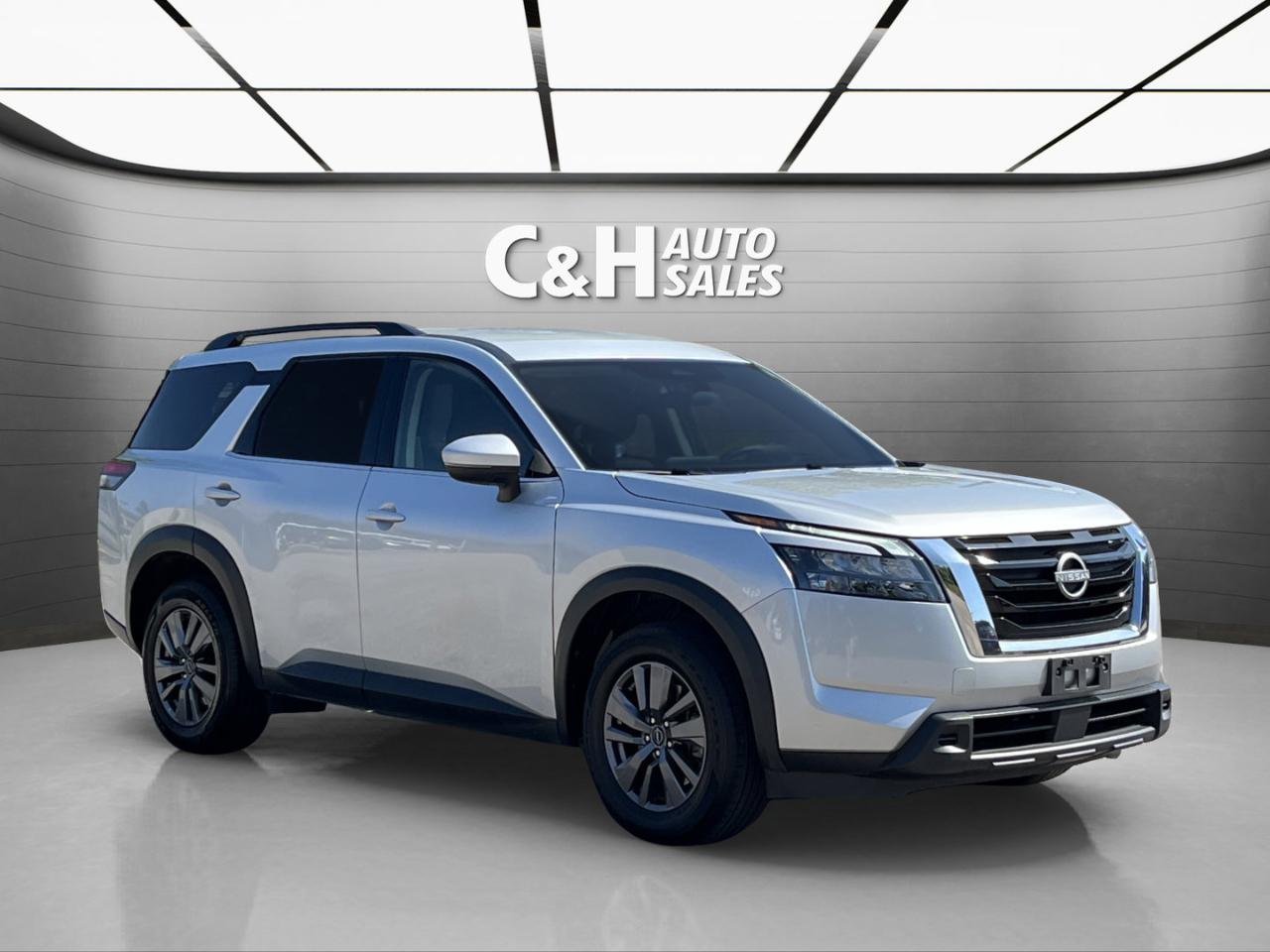 Nissan Pathfinder SV 2024