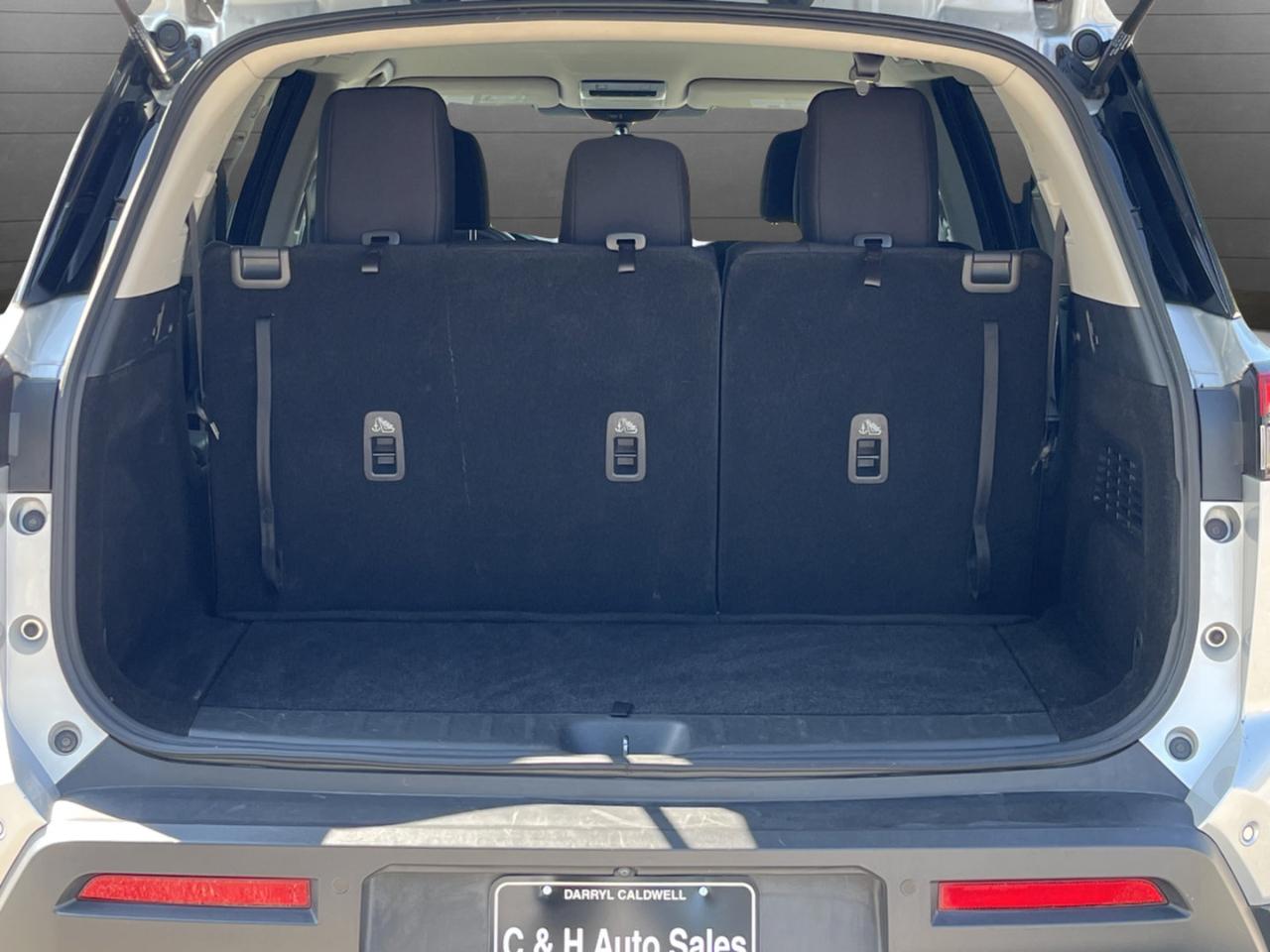 Nissan Pathfinder SV 2024