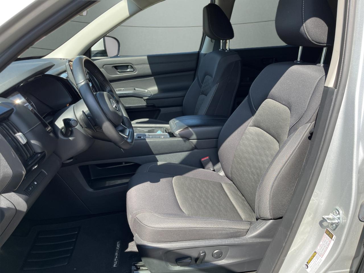 Nissan Pathfinder SV 2024
