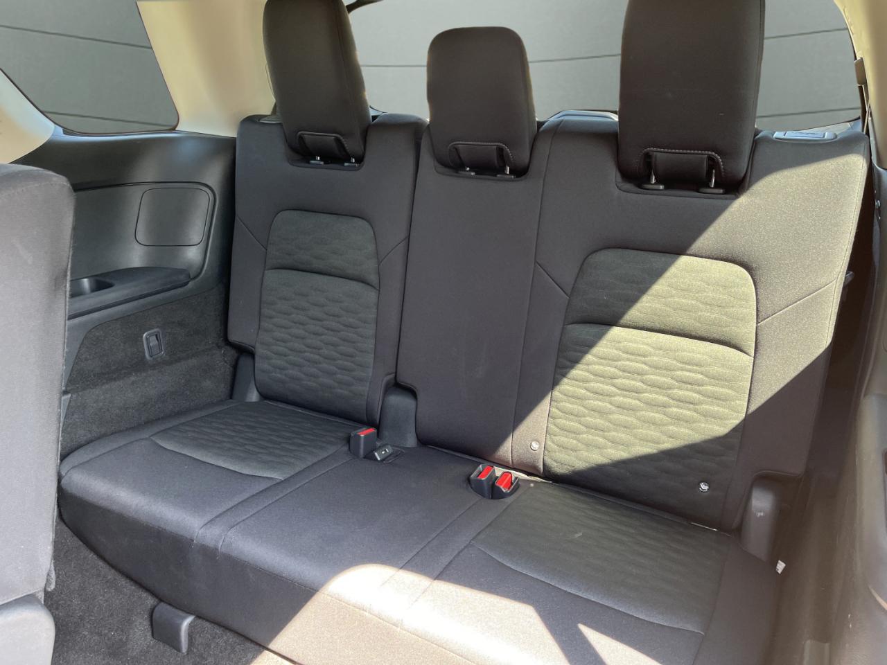 Nissan Pathfinder SV 2024