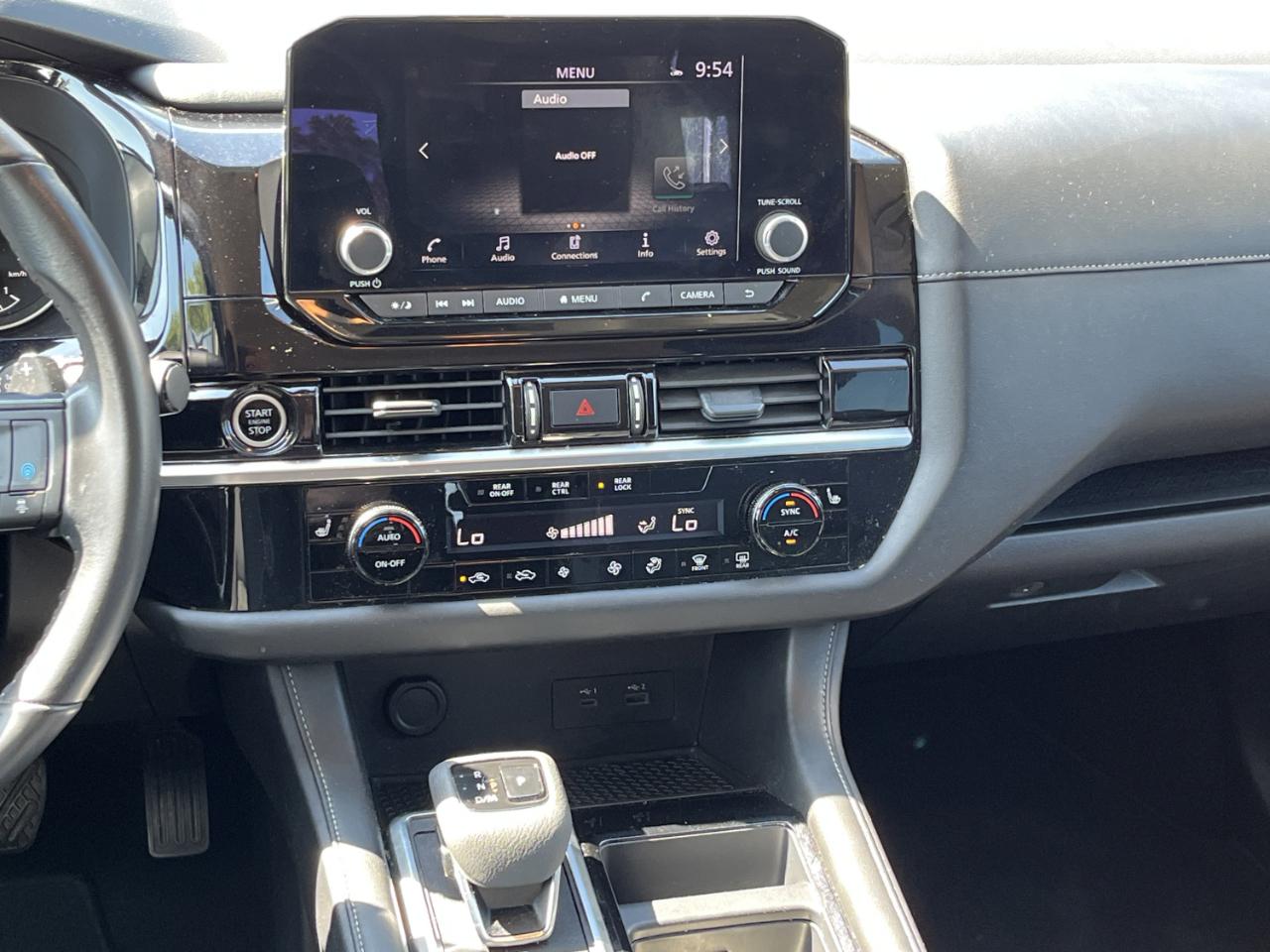 Nissan Pathfinder SV 2024
