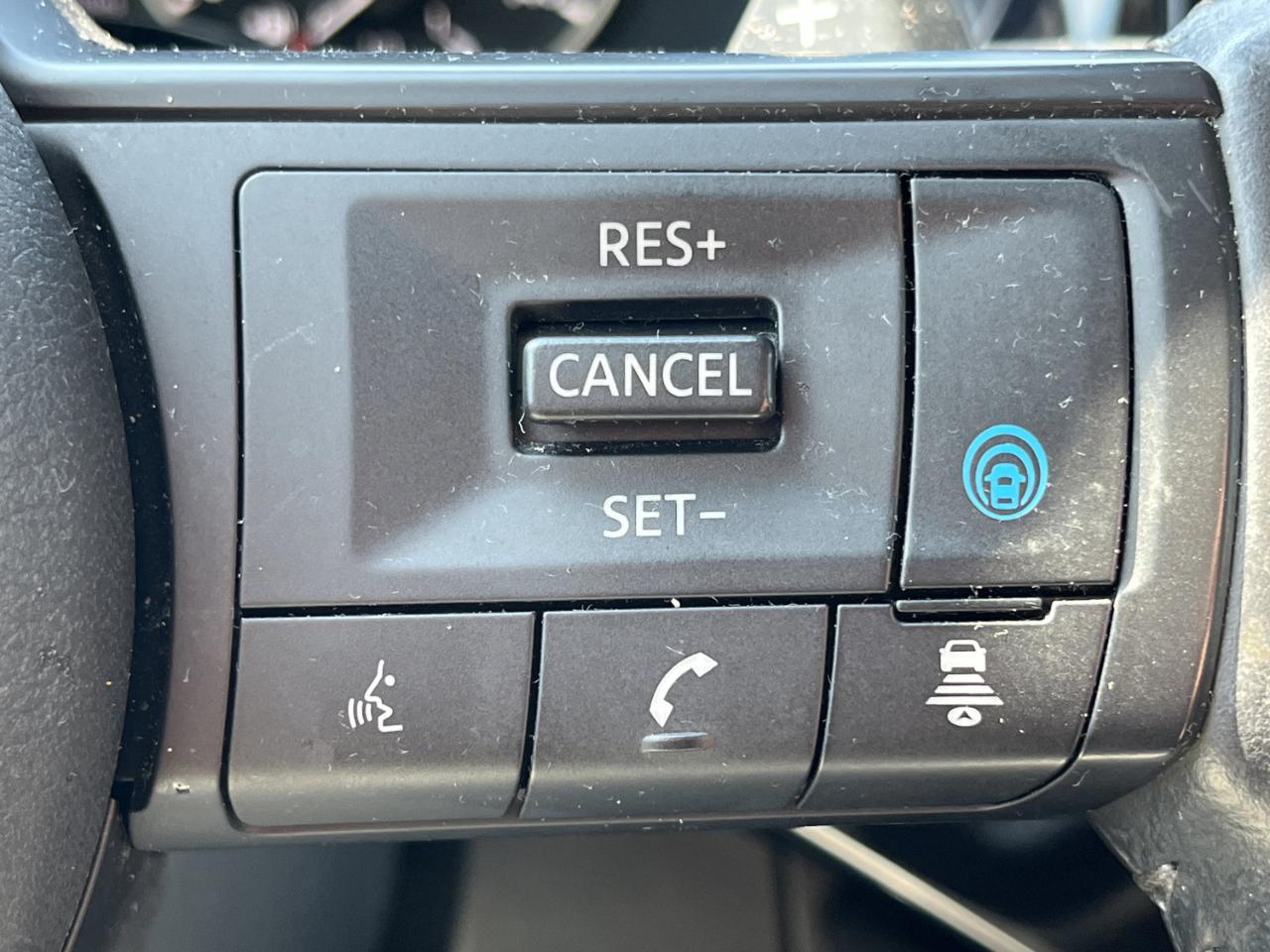 Nissan Pathfinder SV 2024