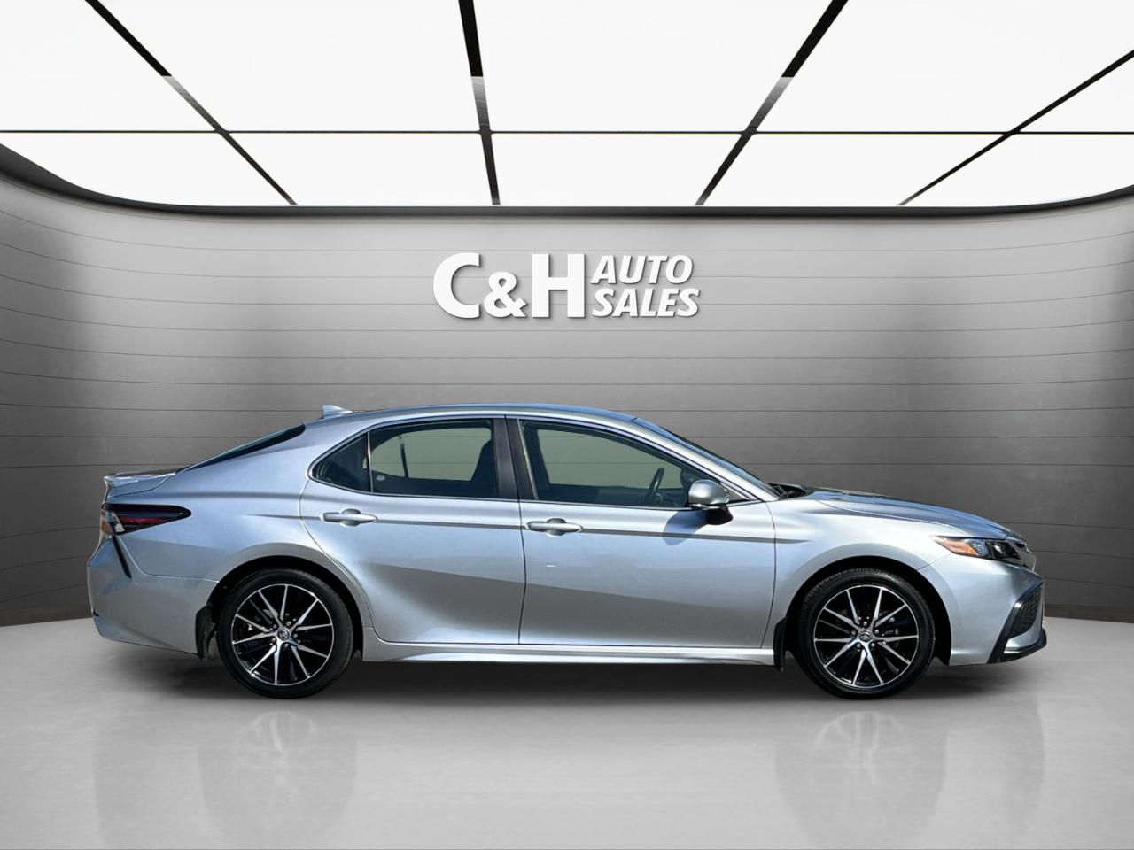 Toyota Camry SE 2024