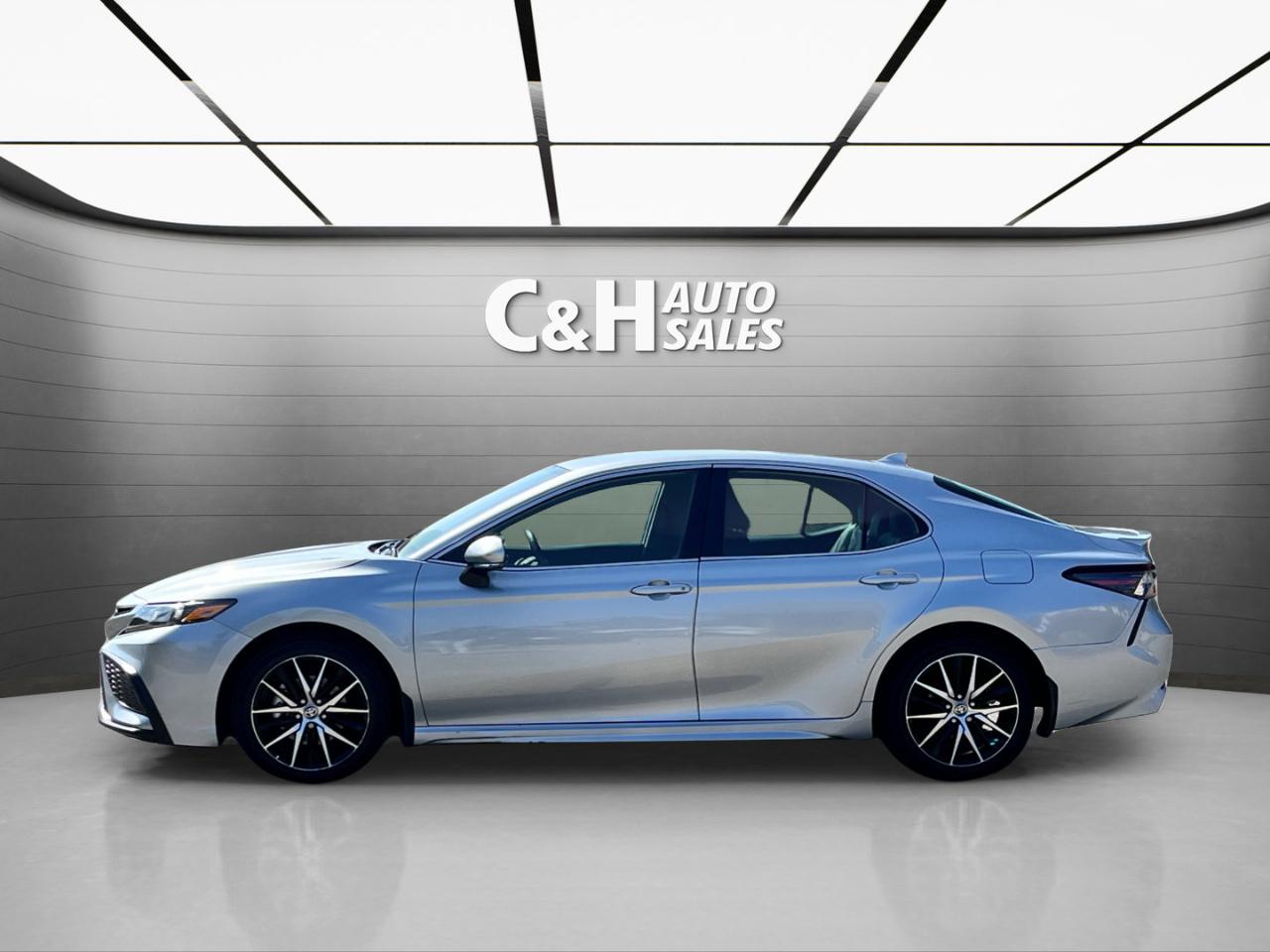 Toyota Camry SE 2024