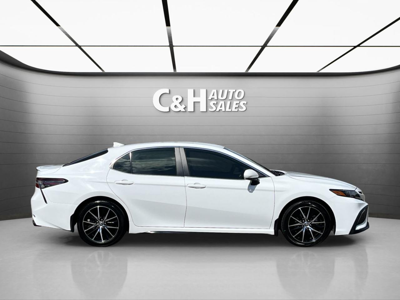Toyota Camry SE 2024