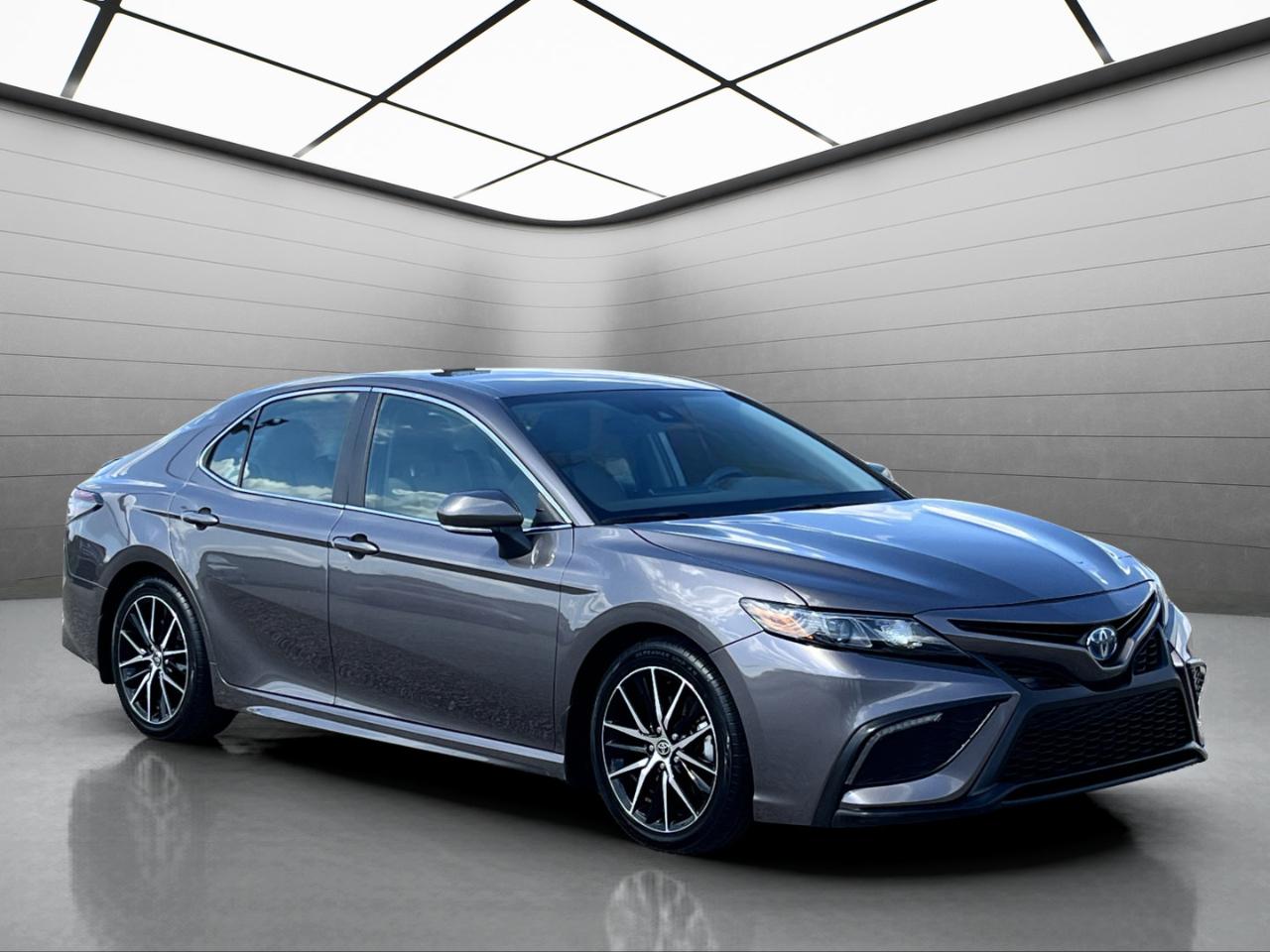 Toyota Camry Hybrid SE 2024