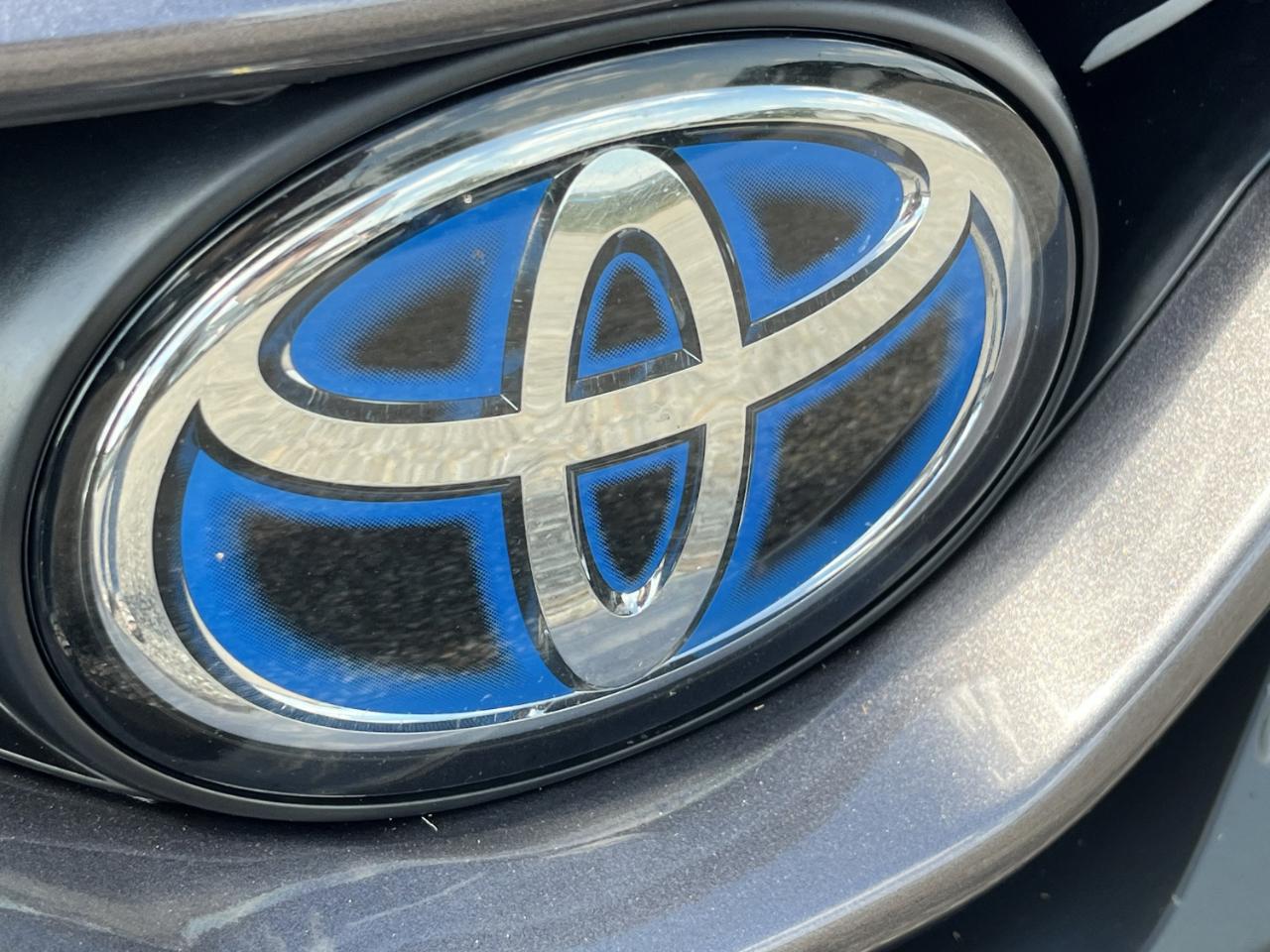 Toyota Camry Hybrid SE 2024