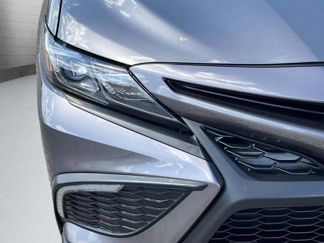 Toyota Camry Hybrid SE 2024