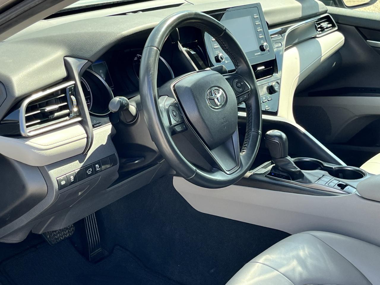 Toyota Camry Hybrid SE 2024