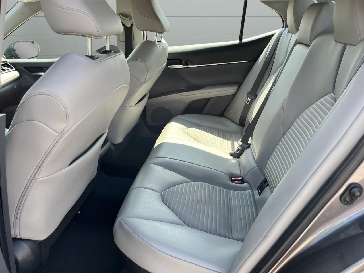 Toyota Camry Hybrid SE 2024