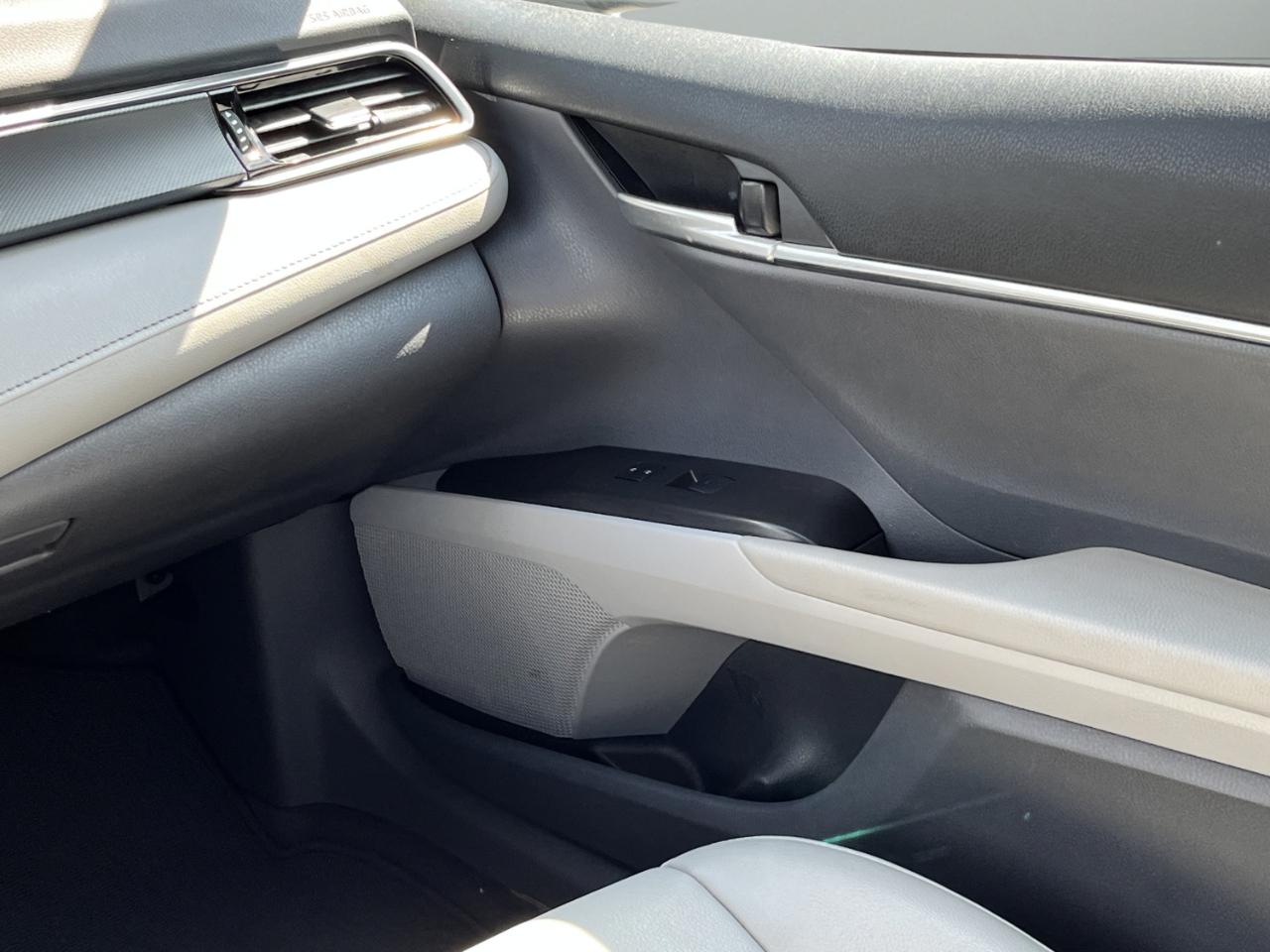 Toyota Camry Hybrid SE 2024
