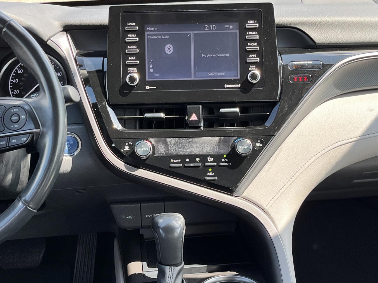 Toyota Camry Hybrid SE 2024