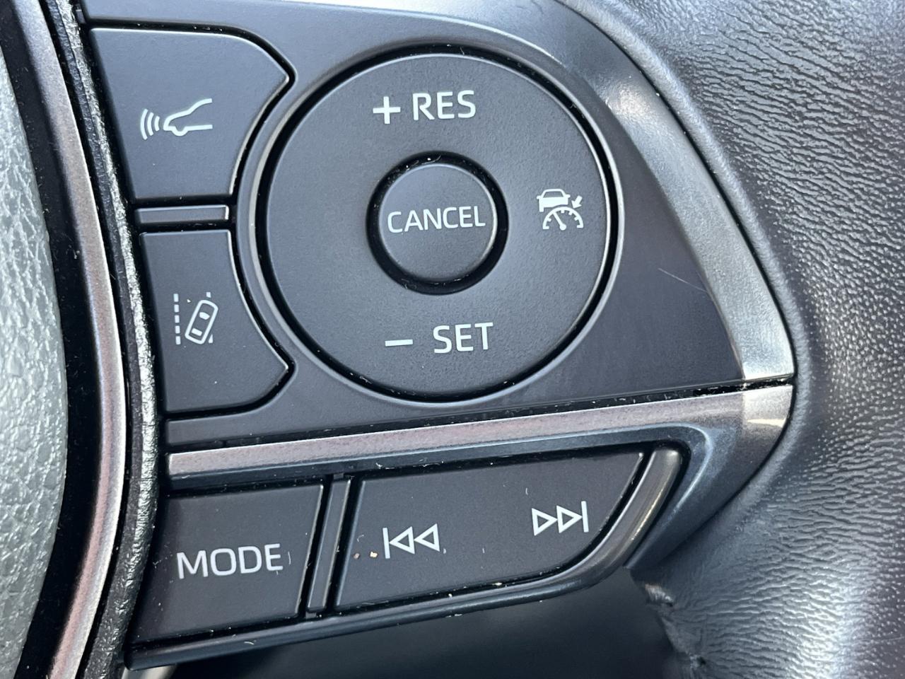 Toyota Camry Hybrid SE 2024