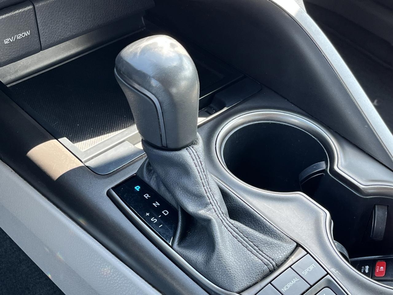 Toyota Camry Hybrid SE 2024