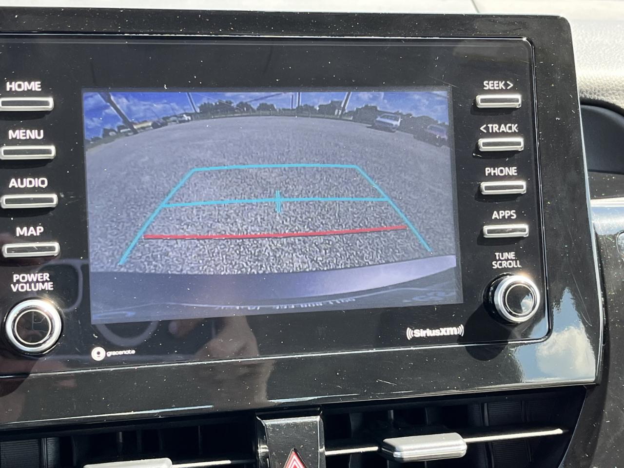 Toyota Camry Hybrid SE 2024